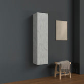 Colonna bagno sospesa in legno 1 anta altezza 125 cm cemento chiaro I Made in Italy