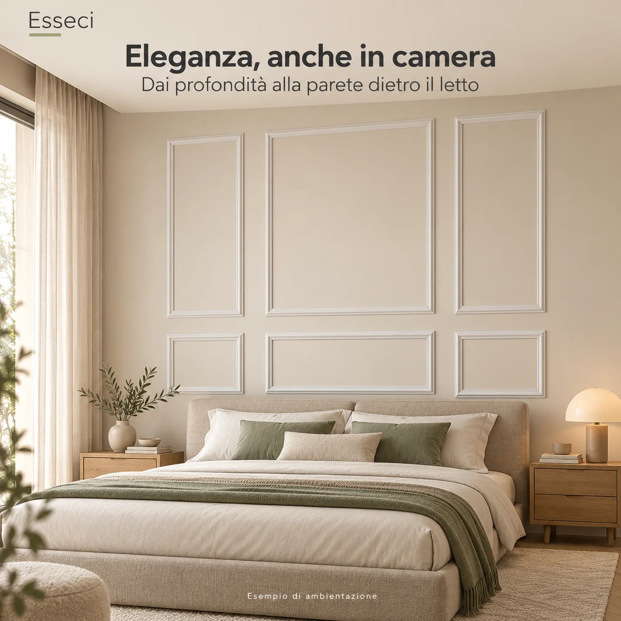 Esempio di boiserie con cornici decorative sulla parete della camera da letto.